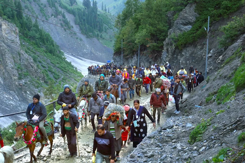 Amarnath Yatra 2026: अमरनाथ यात्रा से पहले सुरक्षा चाक-चौबंद, एलजी मनोज सिन्हा ने ली अहम बैठक
